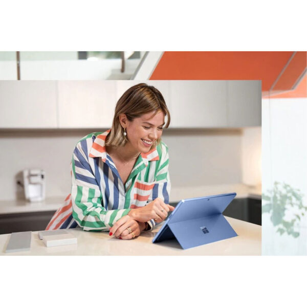 تبلت مایکروسافت مدل Surface Pro 9-i7 1255U ظرفیت 256 گیگابایت و رم 16 گیگابایت به همراه کیبورد Signature Black و قلم Slim Pen 2